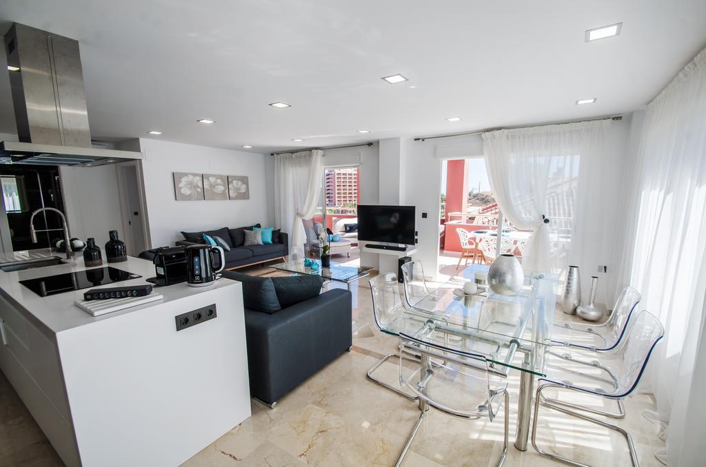 Gorgeous 170 Sq.M. Penthouse With Sea View Terraces Διαμέρισμα Benalmádena Εξωτερικό φωτογραφία